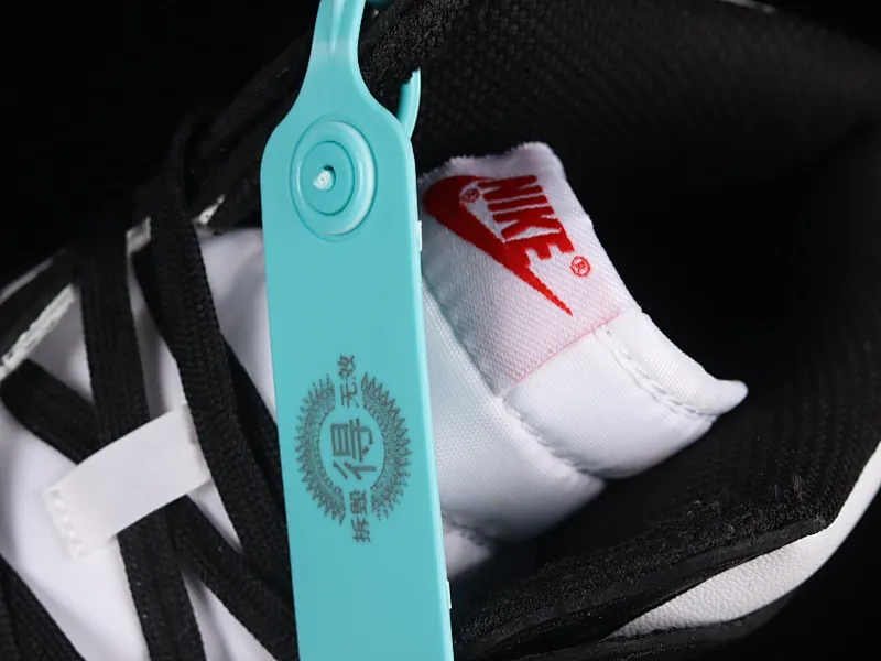 All Categories Nk SB Dunk Series Nk Dunk SB High High-top sneakers Nk SB Dunk High Black and white Panda SB smashed backboard high-top sneakers DD1399-105